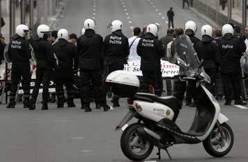 Γαλλικές παραβιάσεις ανθρωπίνων δικαιωμάτων καταγγέλλει ανθρωπιστική οργάνωση