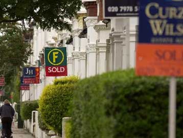 «Βουτιά» 58% στη μετοχή της μεγαλύτερης βρετανικής εταιρείας κατασκευής κατοικιών