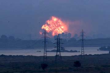 Μπαράζ ισχυρών εκρήξεων σε αποθήκη όπλων συγκλόνισε τα ανατολικά προάστια της Σόφιας