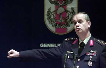 Η κρίση στην Τουρκία προκαλεί ερωτήματα για τις εξελίξεις στους κόλπους του στρατού