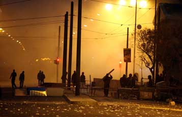 Ένταση στο κέντρο της Αθήνας σε πορεία ομάδας αντιεξουσιαστών