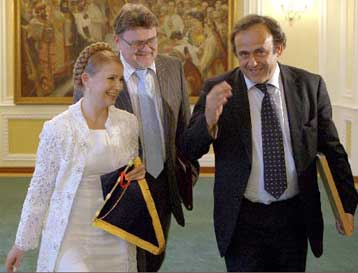 Διορία τριών μηνών σε Ουκρανία και… πίστη Πλατινί για επιτυχημένο Euro 2012