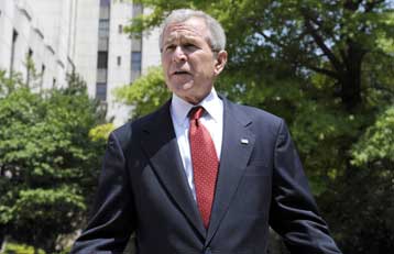 Στην τελετή έναρξης των Ολυμπιακών Αγώνων θα παραστεί ο Τζορτζ Μπους