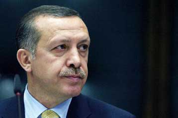 Δεν απειλείται η δημοκρατία στην Τουρκία, επιχειρεί να καθησυχάσει ο Ερντογάν