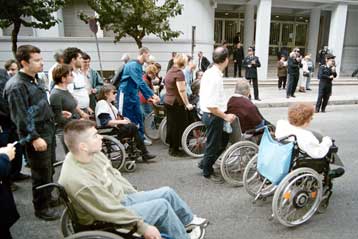 Κραυγή διαμαρτυρίας από τα άτομα με αναπηρία για την οικονομική τους κατάσταση