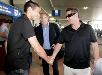 «Τιμή μου ο Παναθηναϊκός» είπε ο Ρουκάβινα που ήρθε και υπογράφει για τέσσερα χρόνια