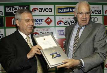 «Θα δουλέψω με το μυαλό και την καρδιά» είπε ο Αραγονιές για Φενέρμπαχτσε