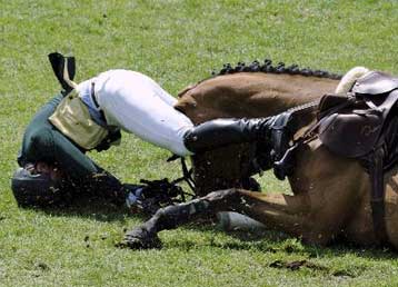 Ο Αλβάρο είχε… Αγιο σε αγώνες ιππασίας και η Αθηνά Ωνάση υπέστη σοκ από το ατύχημα