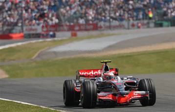 «Μπαμ» με Κοβαλάινεν στο γραν πρι του Σίλβερστοουν