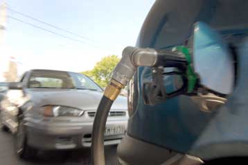 Νέα αύξηση στη μέση τιμή της αμόλυβδης, αδικαιολόγητα ακριβότερη στα νησία