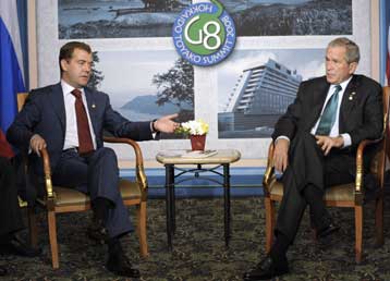 Σύμφωνοι για τη στάση τους απέναντι σε Ιράν και Β.Κορέα δηλώνουν Μπους-Μεντβέντεφ