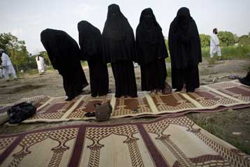 Κύμα βίας στο Πακιστάν με εκρήξεις και τραυματίες στο Καράτσι