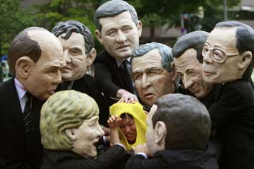 Για ολιγωρία στην επίλυση των προβλημάτων κατηγορούν οι ακτιβιστές τη G8