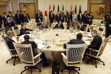 Γενικόλογη η διακήρυξη της G8 για την επισιτιστική κρίση