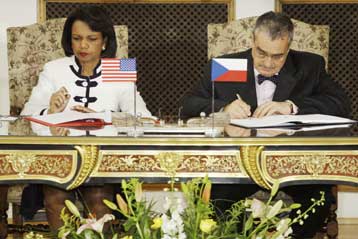 Υπογραφή καταρχήν συμφωνίας ΗΠΑ και Τσεχίας για την αντιπυραυλική ασπίδα