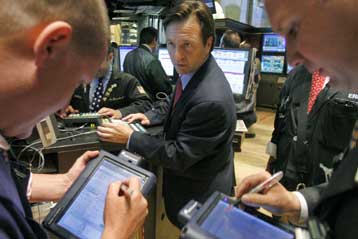 Υποχώρηση κατέγραψαν τα ευρωπαϊκά χρηματιστήρια, κέρδη στη Γουόλ Στριτ