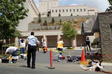 Μακελειό με έξι νεκρούς στο αμερικανικό προξενείο στην Κωνσταντινούπολη