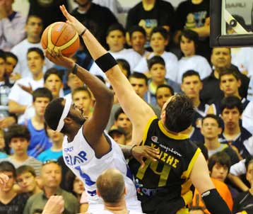 Ο Χαρίσης αποτελεί και επίσημα την πέμπτη μεταγραφή του Κολοσσού