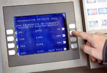 Δύο στους τρεις Έλληνες δυσκολεύονται να πληρώσουν τους λογαριασμούς τους