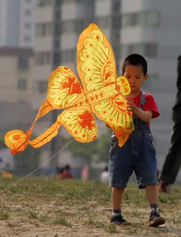 <i>Ο «κινέζικος δράκος» ανοίγει τα φτερά του σε όλο τον πλανήτη</i>