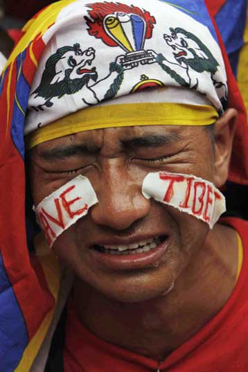 <i>Αιώνες διαμάχης πάνω στην «στέγη του κόσμου»</i>