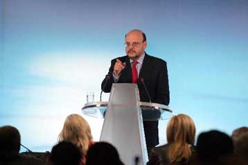 Να υποβαθμίσει τη «γκρίνια» στη ΝΔ για τη Siemens επιχειρεί η κυβέρνηση