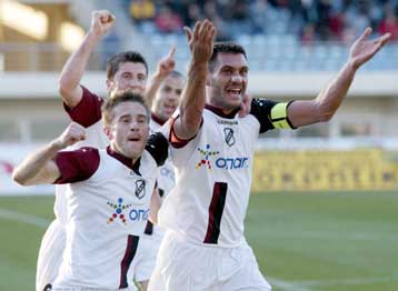 Κουνενάκης και Μπαρκαουάν ανανεώνουν με τον ΟΦΗ