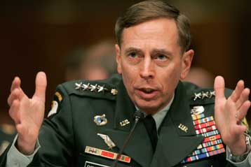 Τον νέο ρόλο του Πετρέους στη Μέση Ανατολή ενέκρινε η αμερικανική Γερουσία