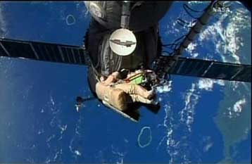 Σε ρόλο πυροτεχνουργών οι αστροναύτες του Διεθνούς Διαστημικού Σταθμού