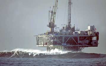 Σε νέα ιστορικά ρεκόρ η τιμή του πετρελαίου, ξεπέρασε και τα 147 δολάρια