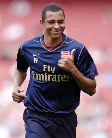 «Πράσινος» ο Βραζιλιάνος σταρ Ζιλμπέρο Σίλβα μετά το μεγάλο… «YES» της Αρσεναλ