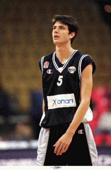 Στα «βυσσινί» ο Μανωλόπουλος, αποκτήθηκε από την ΑΕΛ