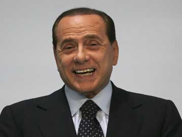 Παρά τις βολές της αντιπολίτευσης, ψηφίστηκε ο νόμος για την ασυλία του Μπερλουσκόνι