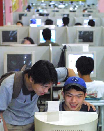 <i>Ο μεγαλύτερος διαδικτυακός πληθυσμός σε κλοιό λογοκρισίας</i>