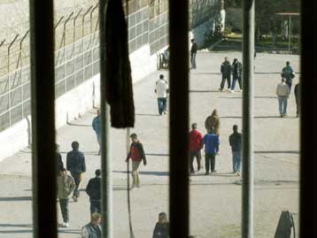 Έσχατο μέτρο η προσωρινή κράτηση υπενθυμίζει ο ΔΣΑ και ζητεί φειδώ στην επιβολή της