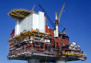 Σταθερά πάνω από τα 145 δολάρια το βαρέλι η τιμή του πετρελάιου τη Δευτέρα