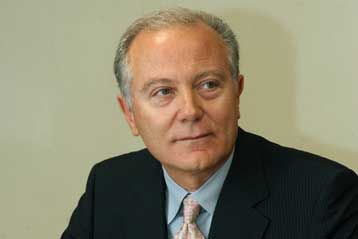 Yπέρ στοχευμένων παρεμβάσεων για ανακούφιση ευάλωτων ομάδων ο διοικητής της ΤτΕ