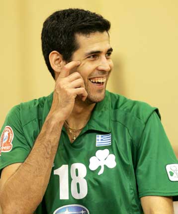 «Χαρτοπόλεμος» στο ΤΑΠ Παναθηναϊκός με αφορμή τον Ντάντε