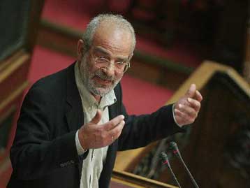 Πυρηνική βόμβα στην εκπαίδευση χαρακτηρίζει το νομοσχέδιο για τα κολέγια ο Αλ.Αλαβάνος