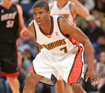 Απομακρύνεται από τον Ολυμπιακό ο Αζουμπουίκε που θέλει ΝΒΑ