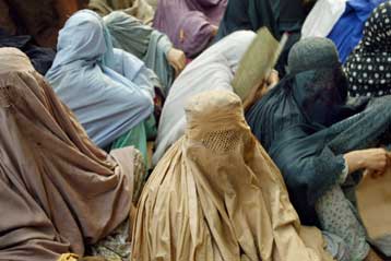 Υπέρ της μη χορήγησης υπηκόοτητας σε γυναίκα με μπούρκα δηλώνει Γαλλίδα υπουργός