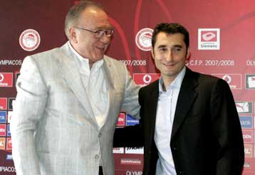 Τα είπαν Κόκκαλης και Βαλβέρδε για τις «ερυθρόλευκες» μεταγραφές