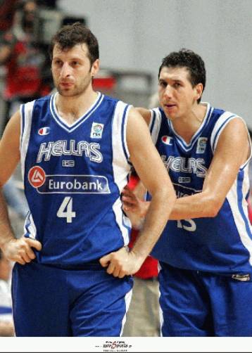 Εκστασιασμένοι Διαμαντίδης και Παπαλουκάς με τον κόσμο στο ΟΑΚΑ