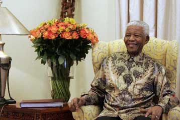 Ο Νέλσον Μαντέλα γίνεται 90 χρονών και στέλνει μήνυμα κατά της φτώχειας