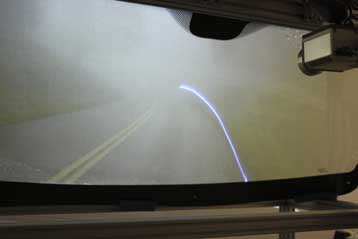 Παρμπρίζ υψηλής τεχνολογίας σημειώνει τα εμπόδια στο δρόμο