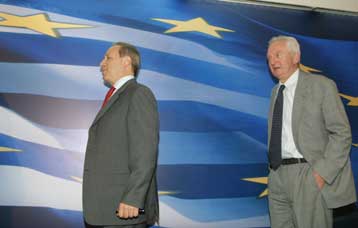 Πυκνώνουν τα σύννεφα στις σχέσεις κυβέρνησης – Βουρλούμη