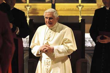 Σε ενωμένο μέτωπο κατά της βίας στο όνομα της θρησκείας καλεί ο Πάπας Βενέδικτος