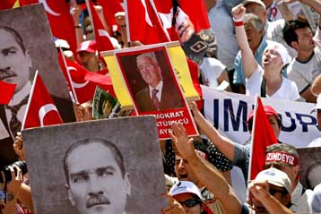 Διαδήλωση κεμαλιστών κατά της κυβέρνησης στην Κωνσταντινούπολη