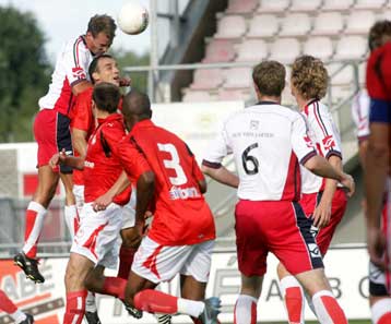 Προβλημάτισε πάλι ο Ολυμπιακός, στο φιλικό 0-0 με την Έμεν
