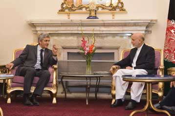 Μόνη επιλογή η παρουσία δυνάμεων στο Αφγανιστάν, λέει ο Γάλλος υπουργός Αμυνας